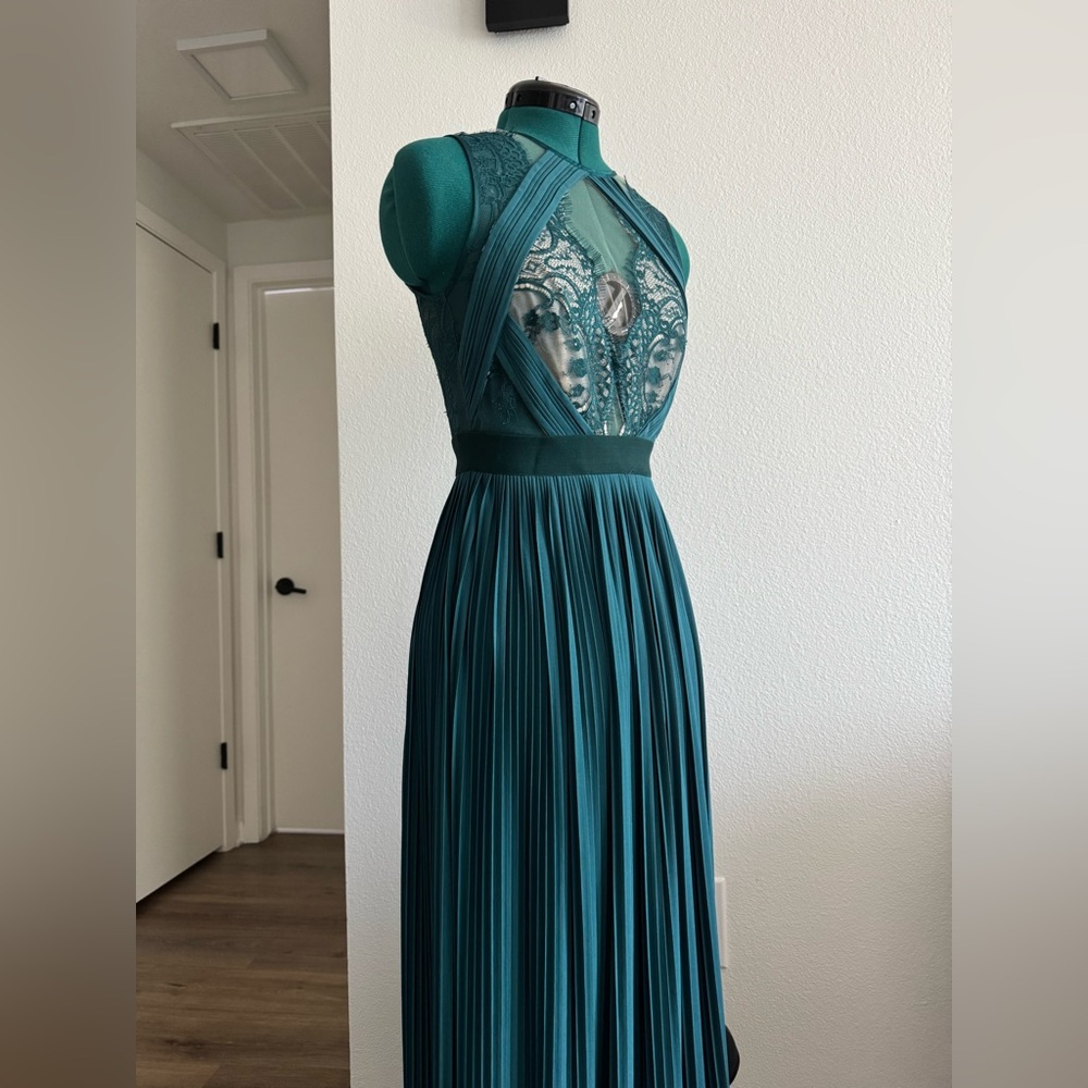 ASOS EMERALD GREEN Pleated with lace top Halter Gown US SIZE 2